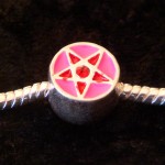 /374-695-thickbox/perle-charmies-pentagramme-rouge-rose-en-metal-emaille.jpg