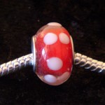 /406-728-thickbox/perle-charmies-metal-rouge-a-petits-pois-en-verre.jpg