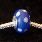 /407-729-thickbox/perle-charmies-metal-bleue-a-petits-pois-en-verre.jpg